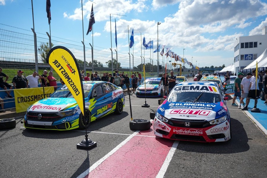 El Turismo Nacional se present&oacute; con todas sus categor&iacute;as en el aut&oacute;dromo rosarino. (FOTO SCS)