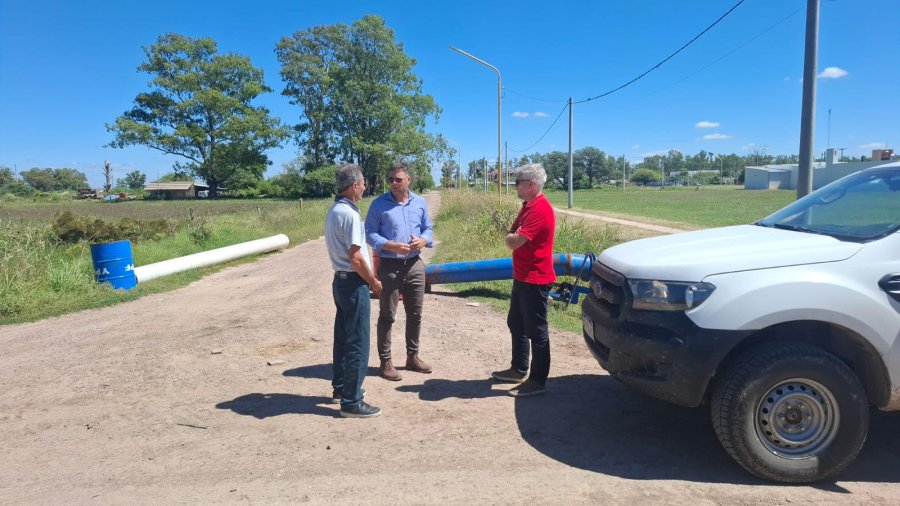 Adri&aacute;n Sola junto a jonatan Roberto y Nicol&aacute;s Crolla durante la recorrida.