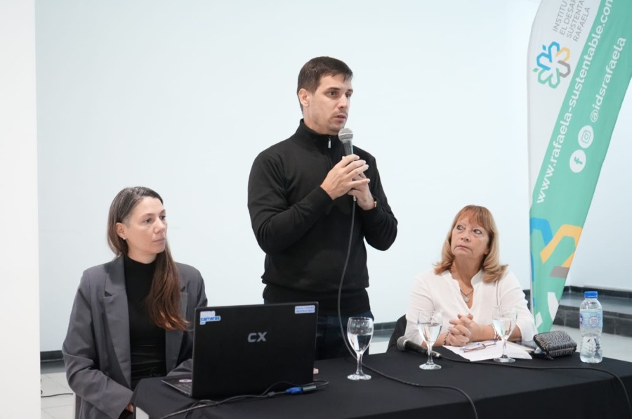 Viotti hizo entrega del Fondo de Asistencia Educativa a las distintas escuelas de Rafaela.
