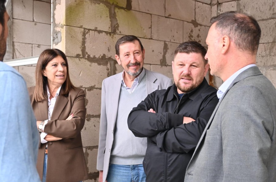 La presidenta de la C&aacute;mara de Diputados, Clara Garc&iacute;a junto al intendente de Sunchales, Pablo Pinotti y el ministro de Obras P&uacute;blicas, Lisandro Enrico entre otros.