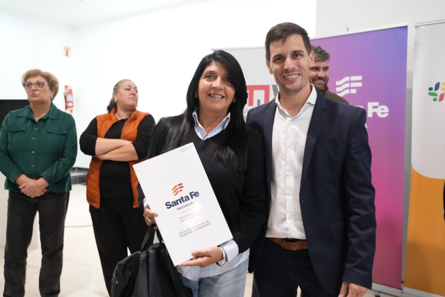 Viotti destac&oacute; la importancia del momento para las familias beneficiarias.