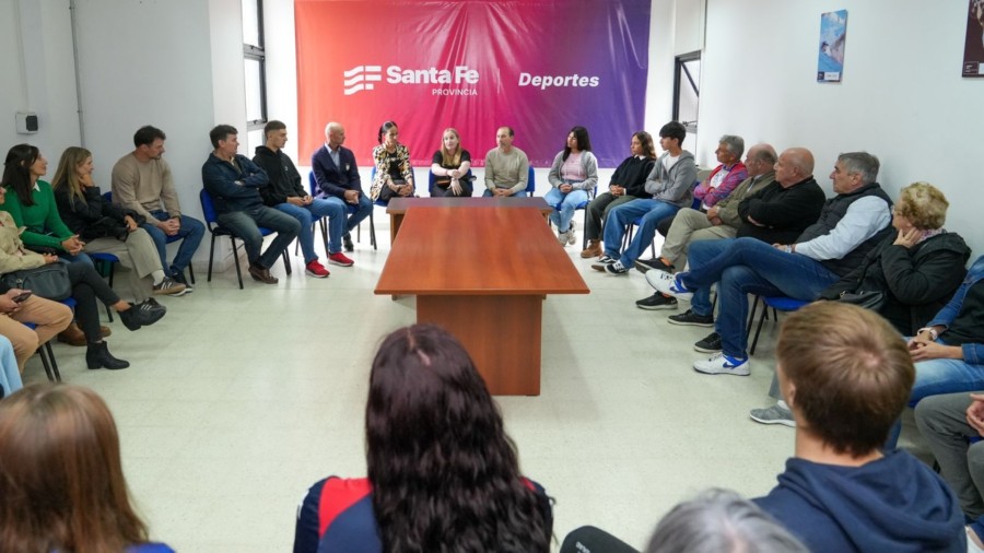 TODOS JUNTOS. Un momento del acto realizado con funcionarios y deportistas.