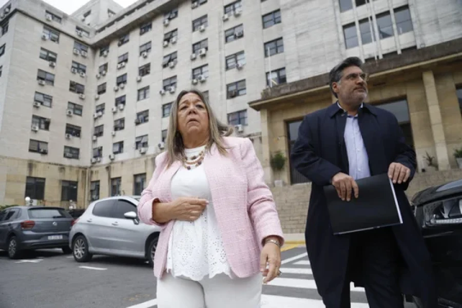 Adriana Nechevenko, la escribana que valid&oacute; las escrituras de la casa de Adorni.