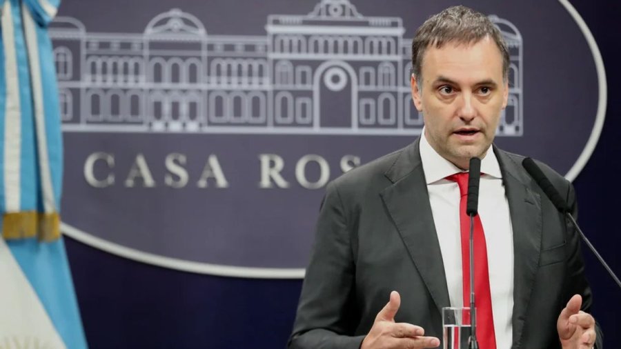 LO SIGUEN RATIFICANDO. El cuestionado Manuel Adorni, jefe de Gabinete del gobierno de Milei.