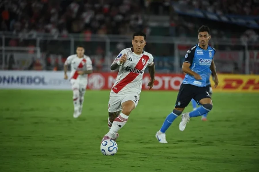 GOLEADOR. Driussi abri&oacute; el marcador.