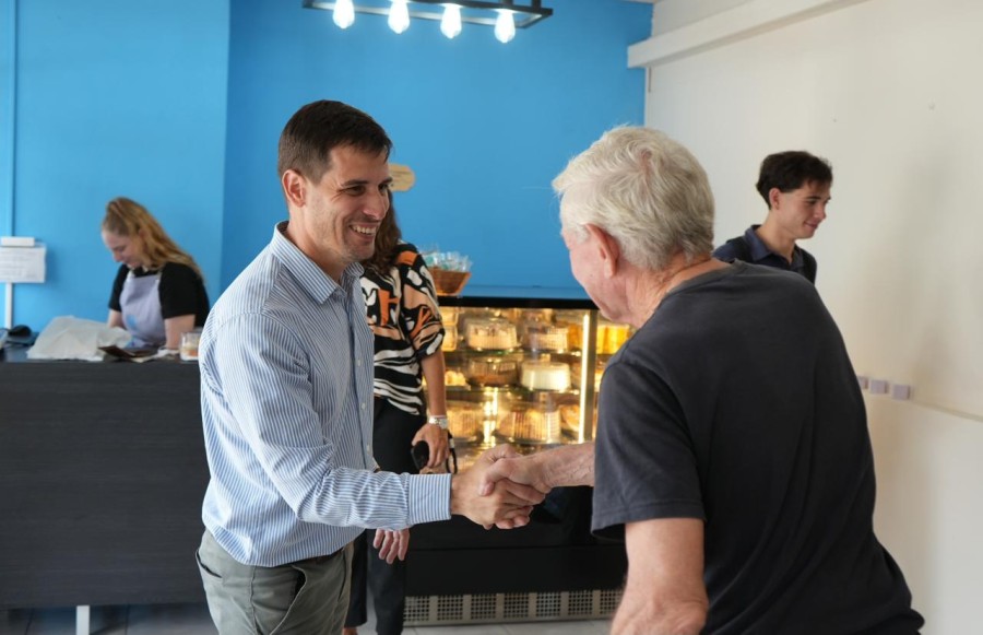 Viotti encabez&oacute; una recorrida por tres emprendimientos locales.