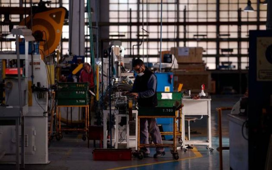 ALERTA ROJA. El &uacute;ltimo informe del Indec revel&oacute; una ca&iacute;da generalizada en 14 de los 16 sectores fabriles durante febrero, con una baja interanual del 8,7% en el segundo mes del a&ntilde;o.