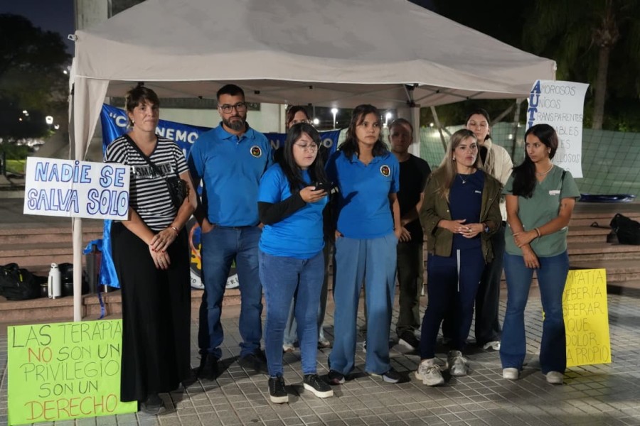 Durante el acto se dio lectura a un documento que interpela a los rafaelinos y a sus instituciones, entre ellas al Concejo y al Departamento Ejecutivo Municipal. (FOTO N.GRAMAGLIA)