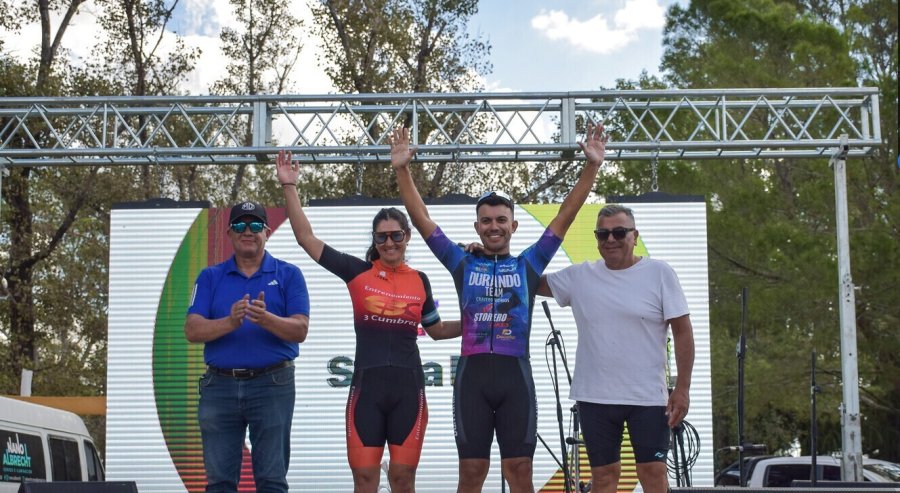 PREMIACION. Simondi y Durando fueron los ganadores.