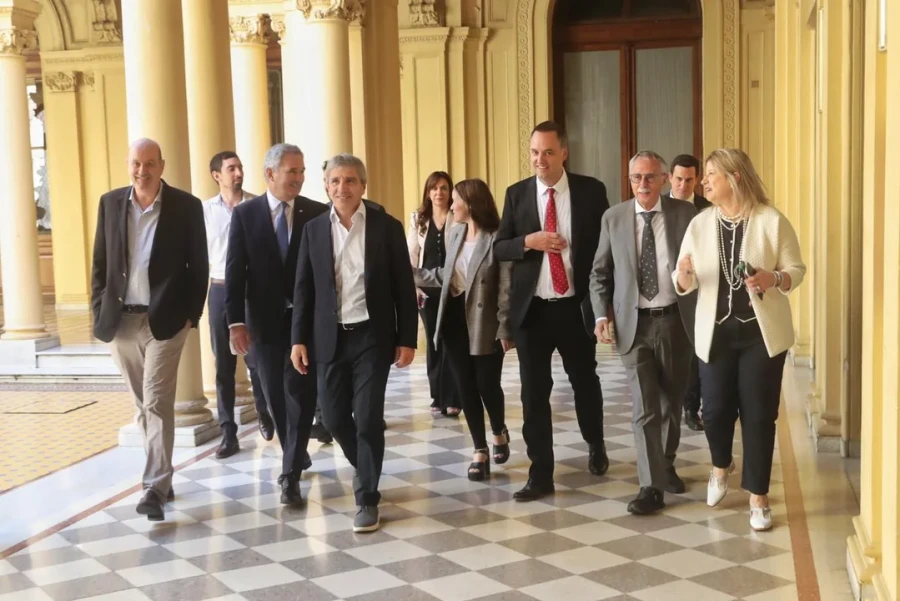 El jefe de Gabinete junto al grueso de los ministros.