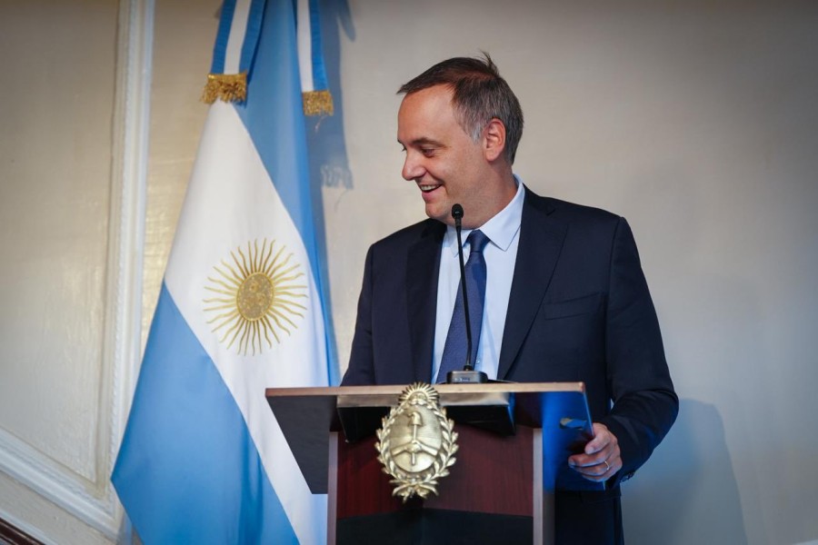 Las mujeres declararon que al funcionario le resta paga 70.000 d&oacute;lares m&aacute;s intereses.