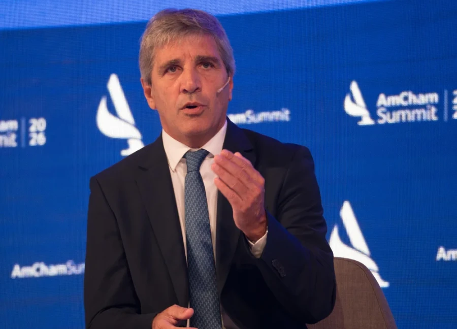 Luis Caputo les pidi&oacute; inversiones a los empresarios.