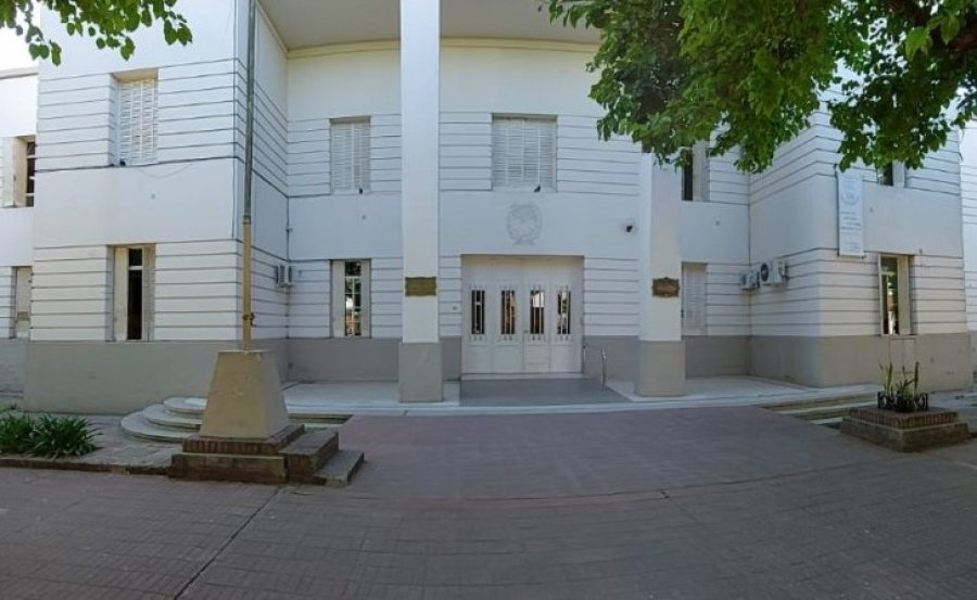 Una alumna de la Escuela Normal logr&oacute; llegar al establecimiento despu&eacute;s de sufrir un intento de robo.