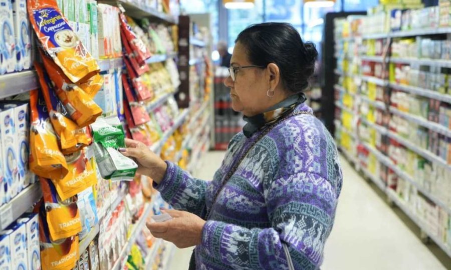 CANASTA BASICA MAS CARA. Un hogar compuesto por dos adultos y dos menores requiri&oacute; m&aacute;s de 1,4 millones de pesos en marzo para superar la l&iacute;nea de pobreza.
