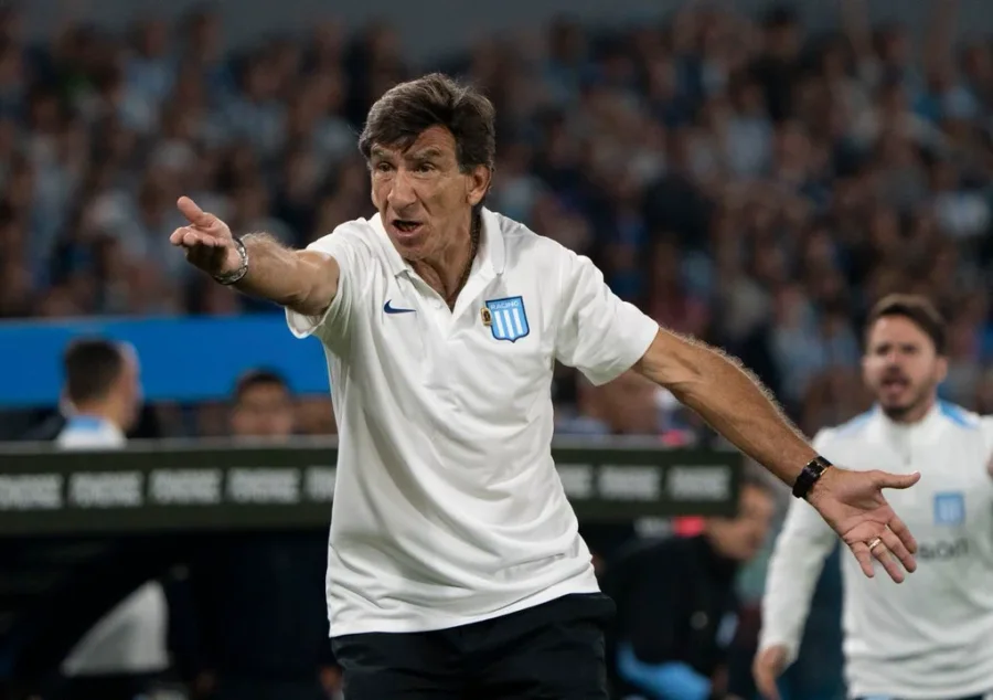 Costas, en la mira por el flojo rendimiento de Racing.