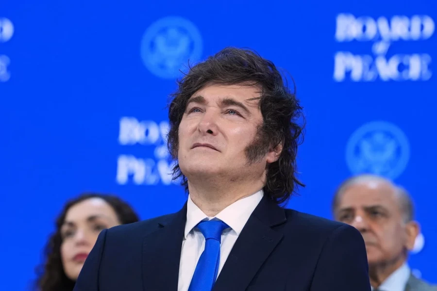El presidente Javier MIlei con una imagen en la opini&oacute;n p&uacute;blica que contin&uacute;a en ca&iacute;da.