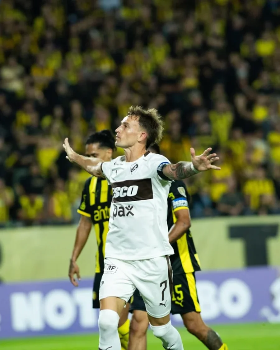Guido Mainero festeja su gol, el primero de Platense en su historia en la Copa Libertadores.