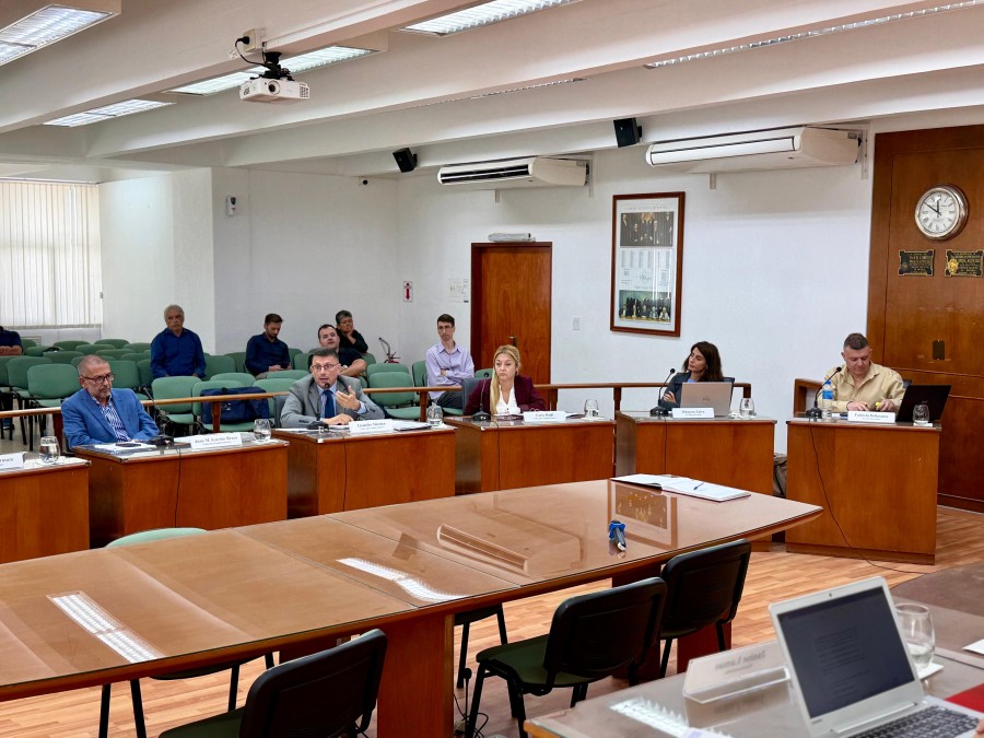 Concejales de Unidos y de La Libertad Avanza tambi&eacute;n se enredaron en discusiones por el estado de las rutas de la regi&oacute;n. (FOTO PRENSA CONCEJO)