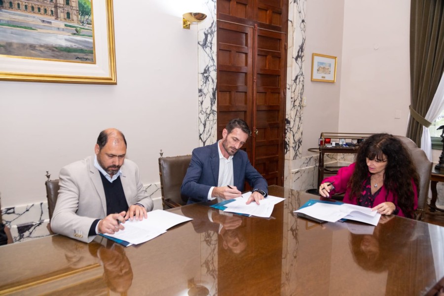 El acuerdo fue celebrado en el Rectorado de la UNL.