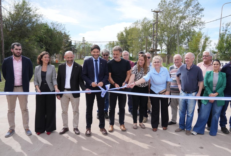 Inauguraci&oacute;n en el acceso al &Aacute;rea Industrial de Firmat.