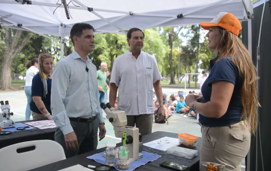 El intendente Leonardo Viotti y el coordinador de Salud, Daniel Marfortt durante el Operativo Dengue en el Parque Balneario Municipal, en enero pasado.