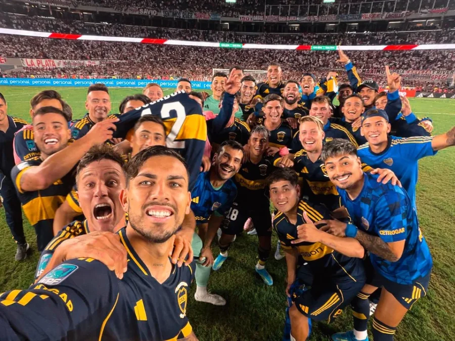 Los jugadores de Boca festejando el triunfo en el primer Supercl&aacute;sico del 2026.