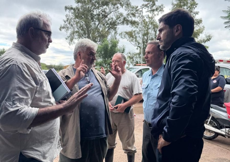RECORRIDA. El gobernador santafesino supervis&oacute; este lunes el operativo integral desplegado en la localidad de Villa Minetti.