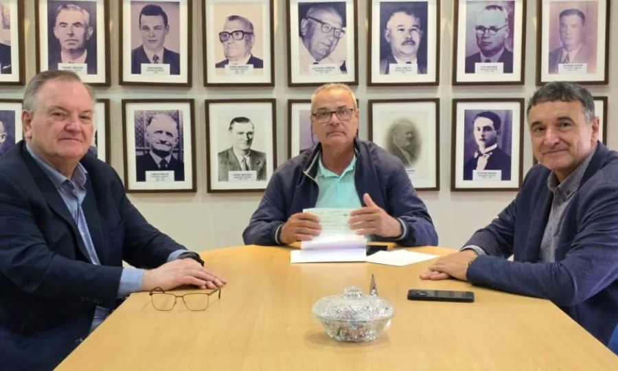 Felipe Michlig, Jos&eacute; Luis S&aacute;nchez y Marcelo Gonz&aacute;lez. en la Comuna.