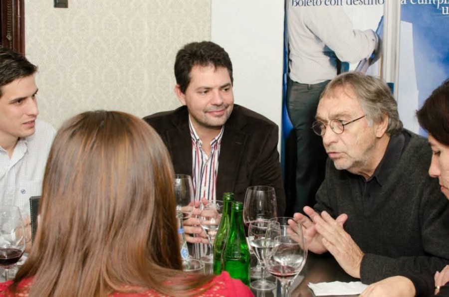 El actual intendente, Leonardo Viotti, el actual secretario de Gobierno, Germ&aacute;n Bottero y Luis Brandoni, en junio de 2013 en el restaurante Cuggini de la familia Sassia.