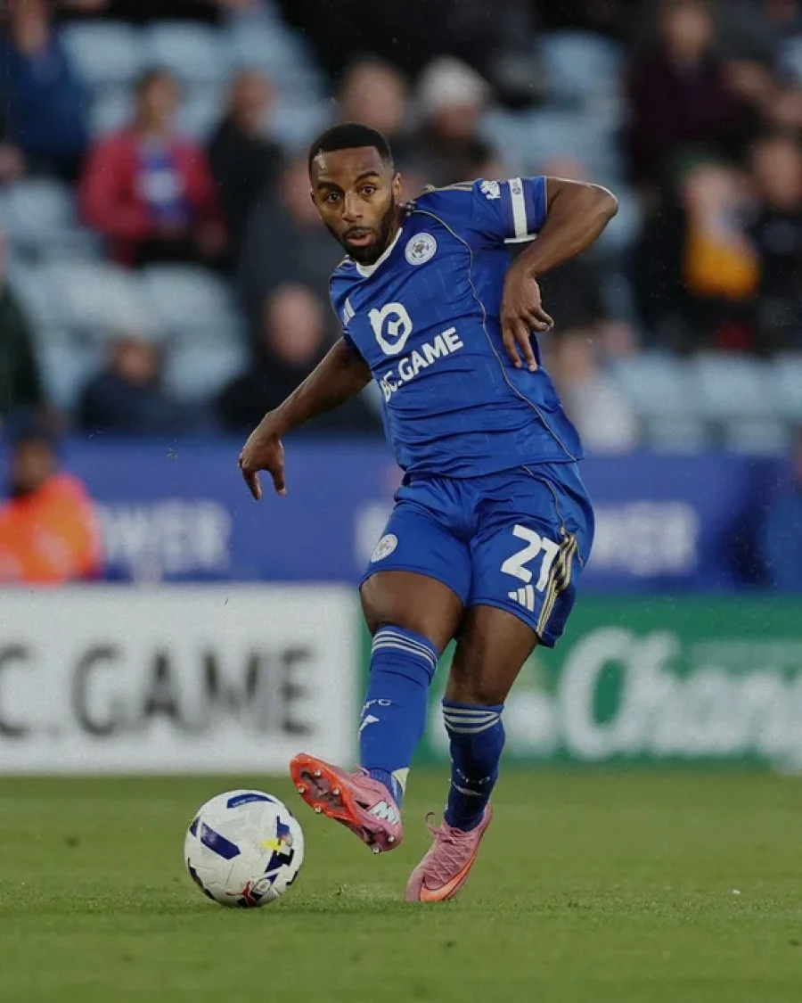 Ricardo Pereira, jugador que gan&oacute; dos copas con el Leicester, durante el partido que concret&oacute; el nuevo descenso.