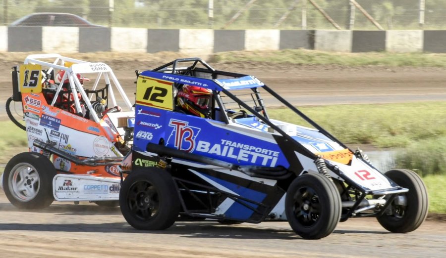 Cristian Molardo se dispone a superar en la &uacute;ltima final a Pablo Bailetti.
