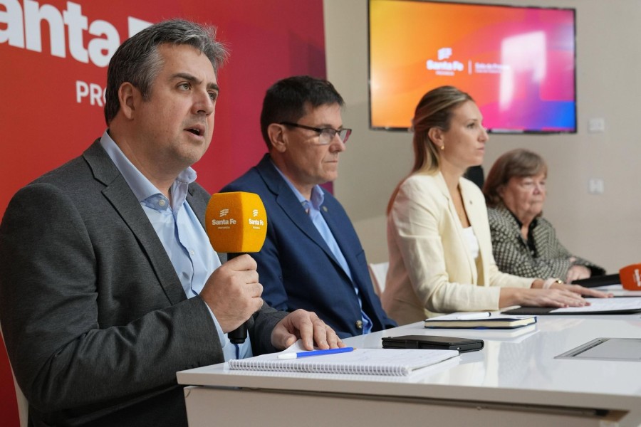 El ministro de Justicia y Seguridad, Pablo Cococcioni, el lunes al participar de una conferencia de prensa con su par de Educaci&oacute;n, Jos&eacute; Goity y la vocera Virginia Coudannes.