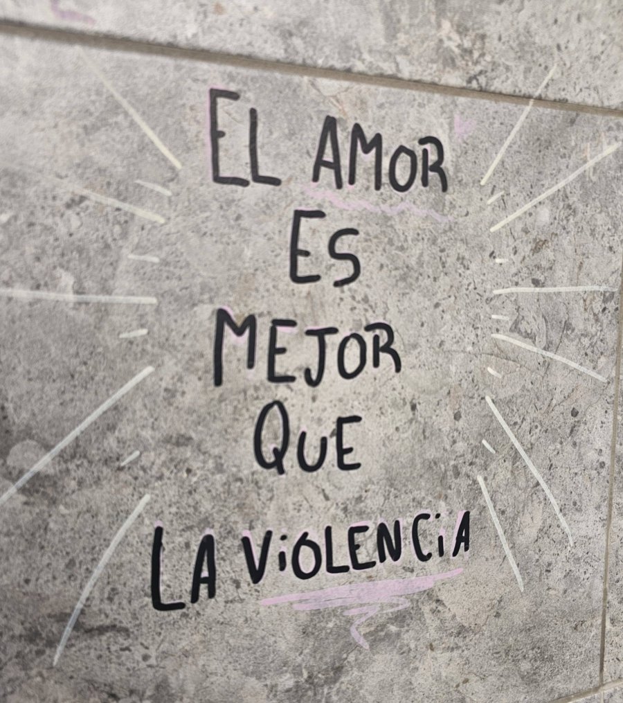 Uno de los mensajes que ostenta el establecimiento.