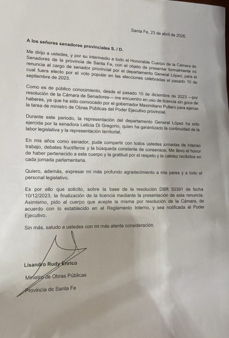 La nota de renuncia presentada por Enrico en el Senado, que fue aceptada.