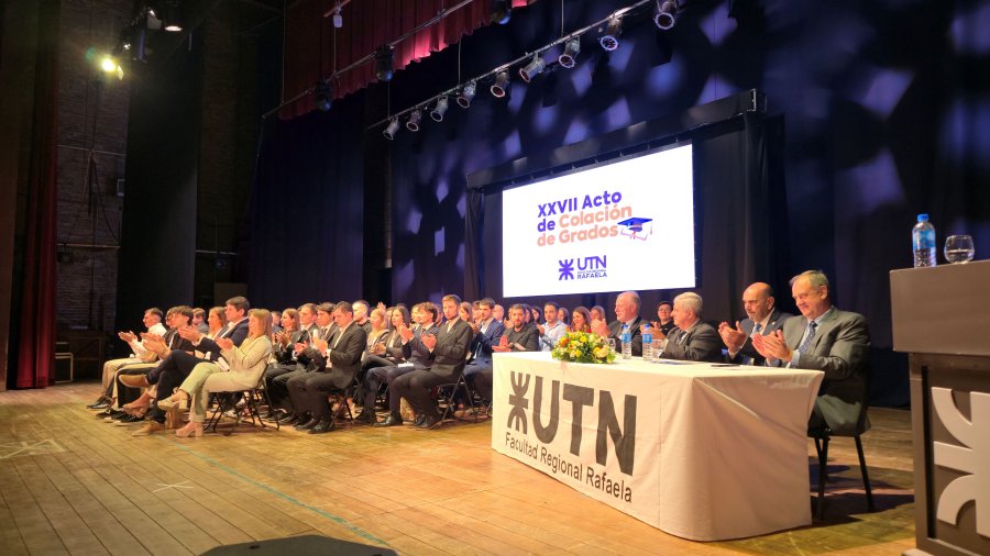 El Ing. Oscar David, decano de la UTN Facultad Regional Rafaela, presidi&oacute; el Acto de Colaci&oacute;n de Grado en el Cine Belgrano.