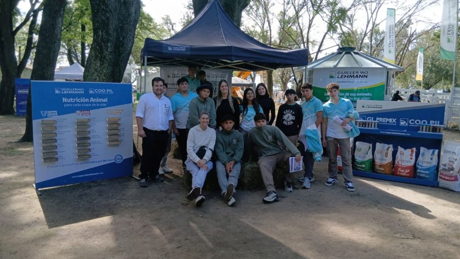 El equipo de "La Lehmann" que trabaj&oacute; en la organizaci&oacute;n de la jornada en Esperanza. (FOTO CGL)