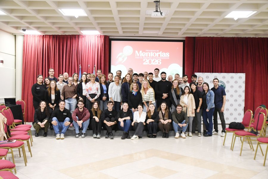 Mentores y emprendedores durante el lanzamiento de la edici&oacute;n 2026 del Programa.