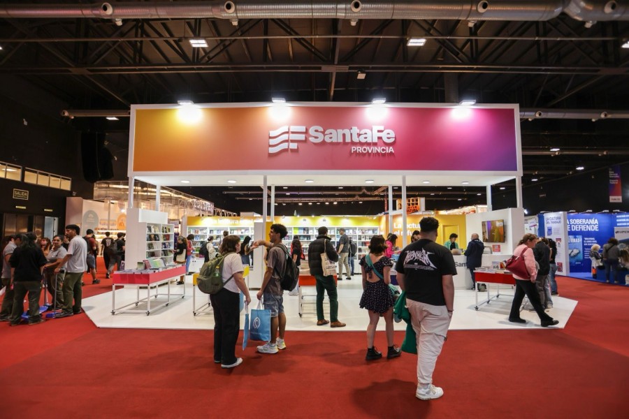 El amplio stand de la Provincia de Santa Fe en la Feria del Libro de Buenos Aires 2026. (FOTO SCS)