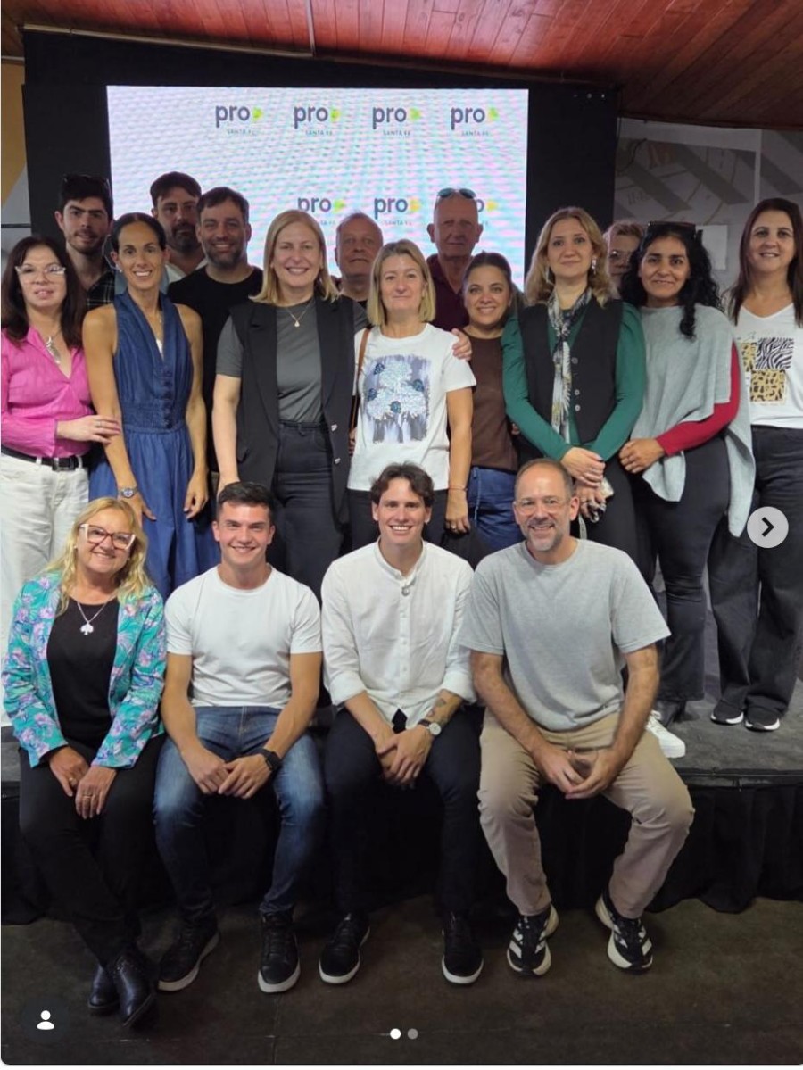 La delegaci&oacute;n rafaelina que particip&oacute; de la cumbre del PRO en Santa Fe, con Hugo Menossi y Franco Pons entre otros. (FOTO PRENSA PRO)