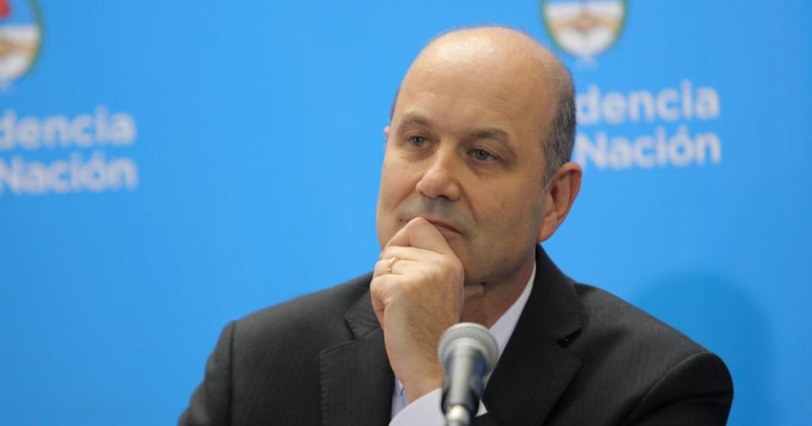 FEDERICO STURZENEGGER. El ministro de Desregulaci&oacute;n analiz&oacute; las metodolog&iacute;as de trabajo en las estaciones meteorol&oacute;gicas.