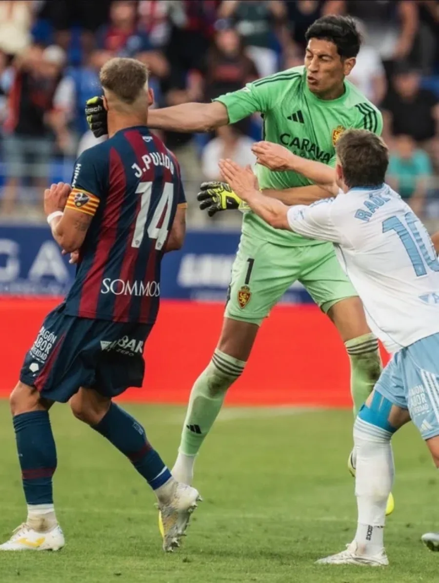 El momento de la agresi&oacute;n de Esteban Andrada.