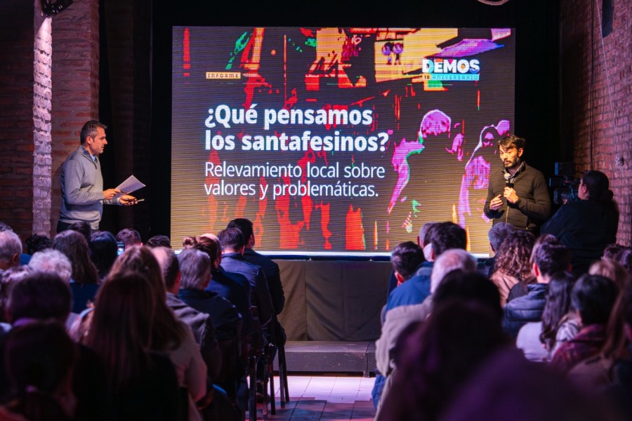 El acto de relanzamiento del Centro de Estudios DEMOS se llev&oacute; a cabo este lunes en la sede de calle 9 de Julio 2239 de la ciudad de Santa Fe.