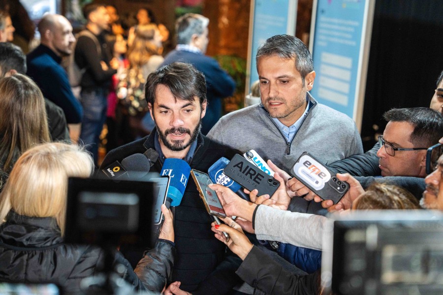 El coordinador del equipo econ&oacute;mico de DEMOS, Ignacio Trucco durante la rueda de prensa por los 10 a&ntilde;os del Centro de Estudios. (FOTO PRENSA DEMOS)