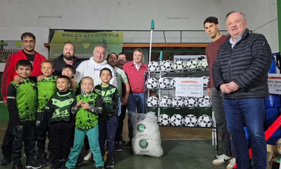 Fueron entregados elementos deportivos.