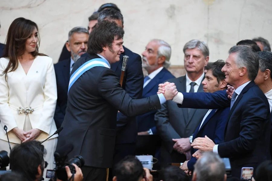 El presidente Javier Milei junto al exmandatario Mauricio Macri.
