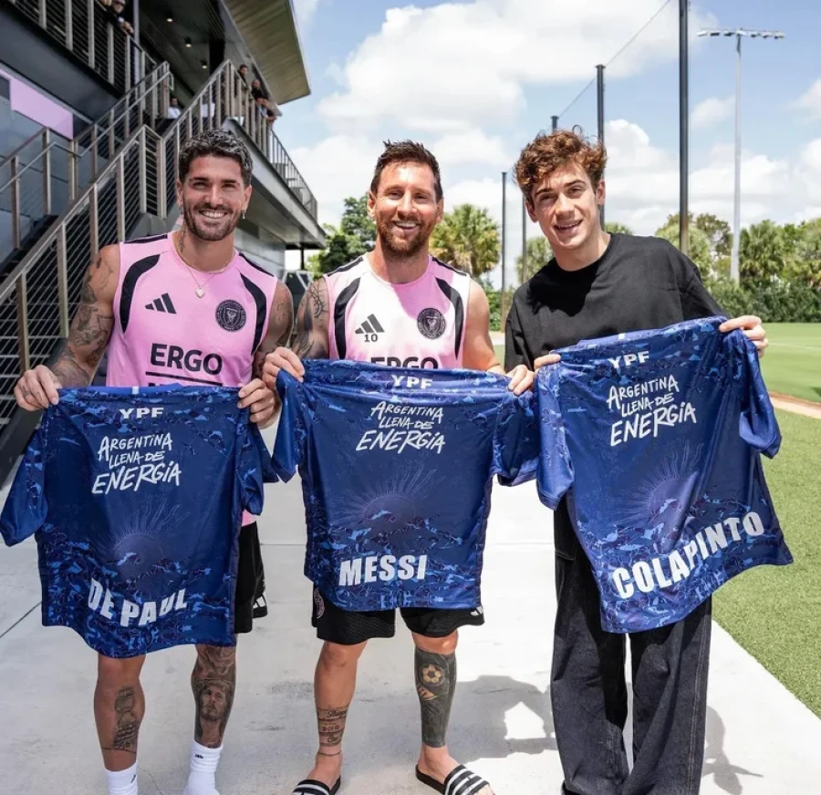 TRIO DE LUJO. De Paul, Messi y Colapinto.
