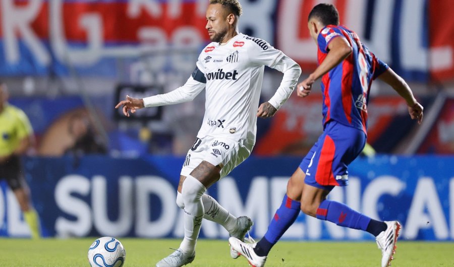 ESTRELLA. Neymar apareci&oacute; de a ratos.