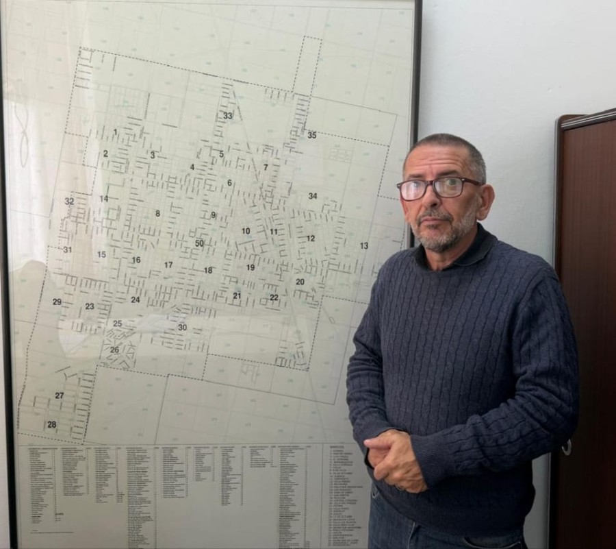 Juan Scavino en su despacho del Concejo Municipal.