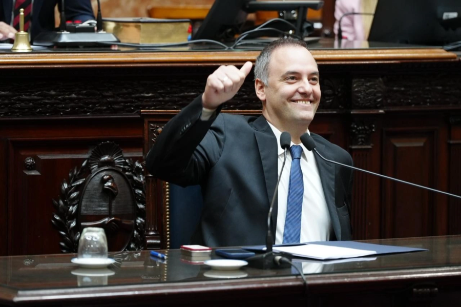 JORNADA TENSA. Adorni resisti&oacute; la embestida opositora.