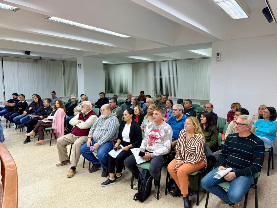 CONVOCATORIA. Vecinalistas de numerosos barrios participaron en el debate realizado en el recinto de sesiones.